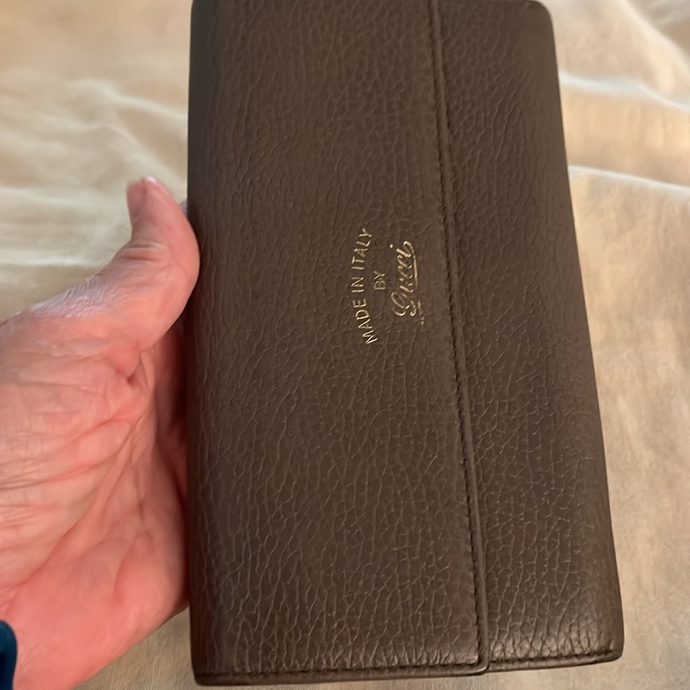GUCCI. CLASSIC. Fits a Apple iPhone perfectly!!! Euc. - Picture 7 of 14